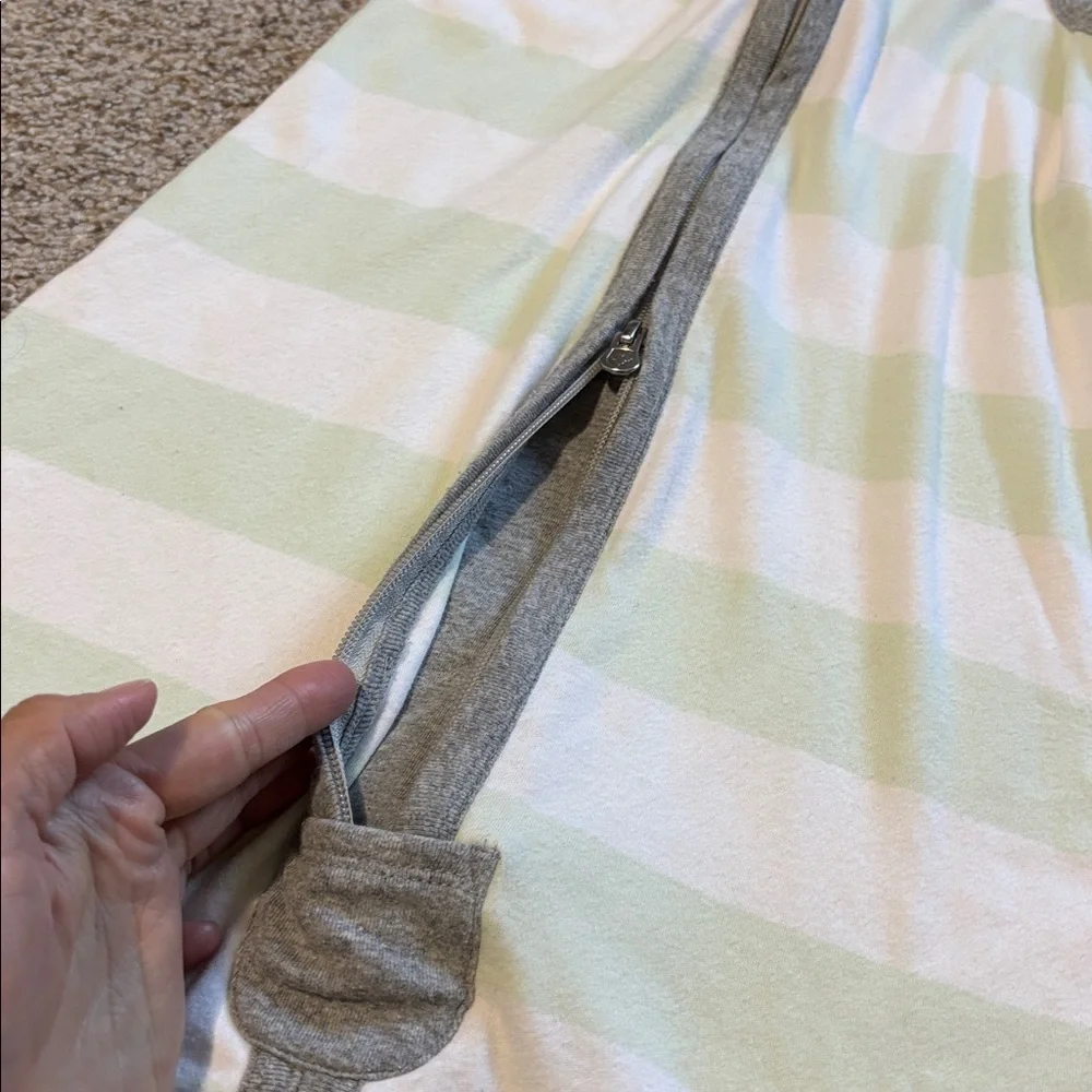 Burt’s Bees 100% Organic Cotton Striped Full Zip Sleep Sack Size Small 0-6 mo